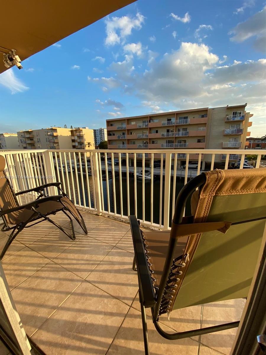VENICE ISLE CONDO - Residential Lease