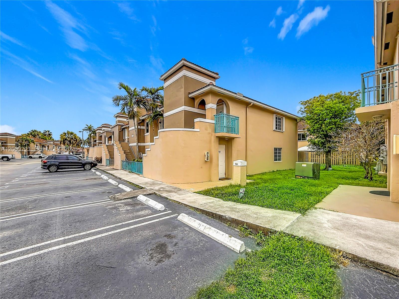 LAGO LINDO TOWNVILLAS CON - Residential