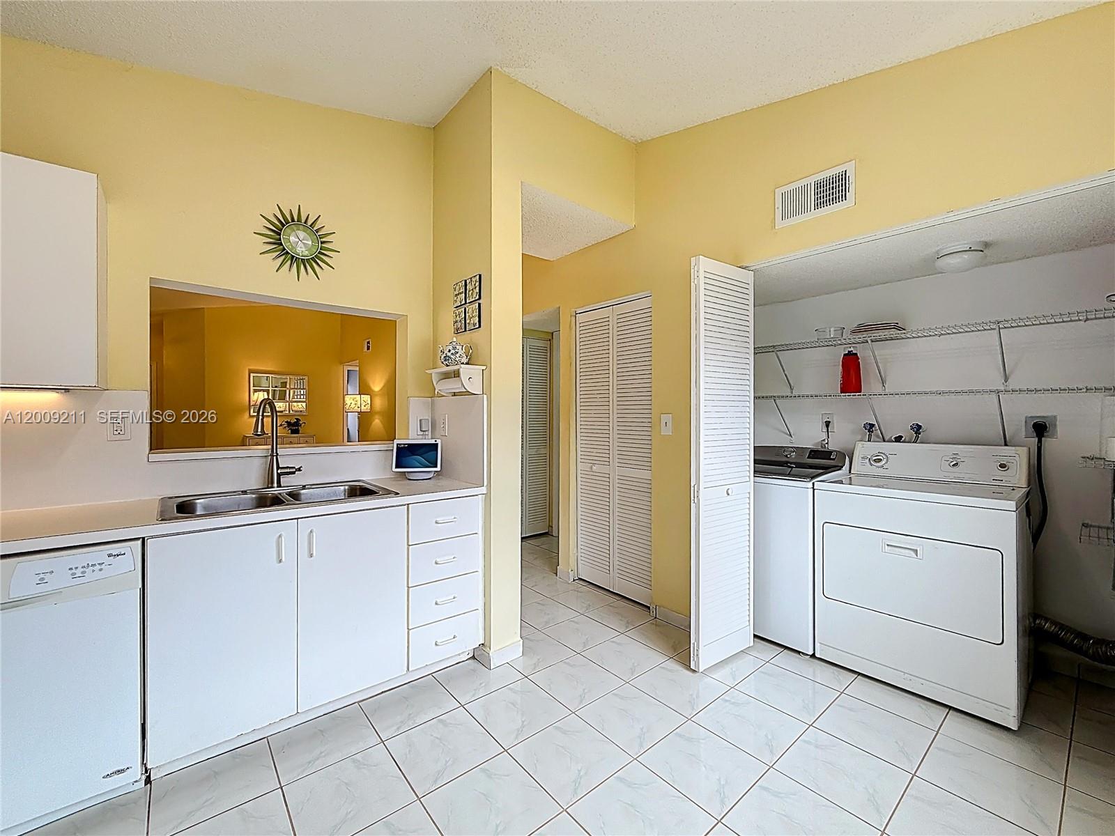 LAGO LINDO TOWNVILLAS CON - Residential