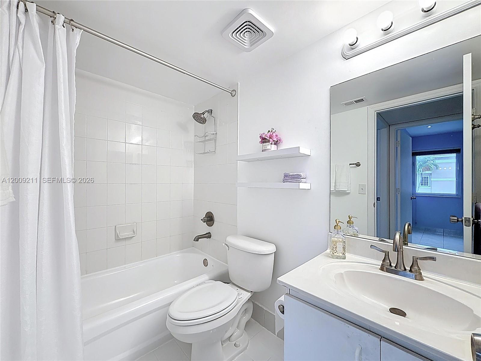 LAGO LINDO TOWNVILLAS CON - Residential