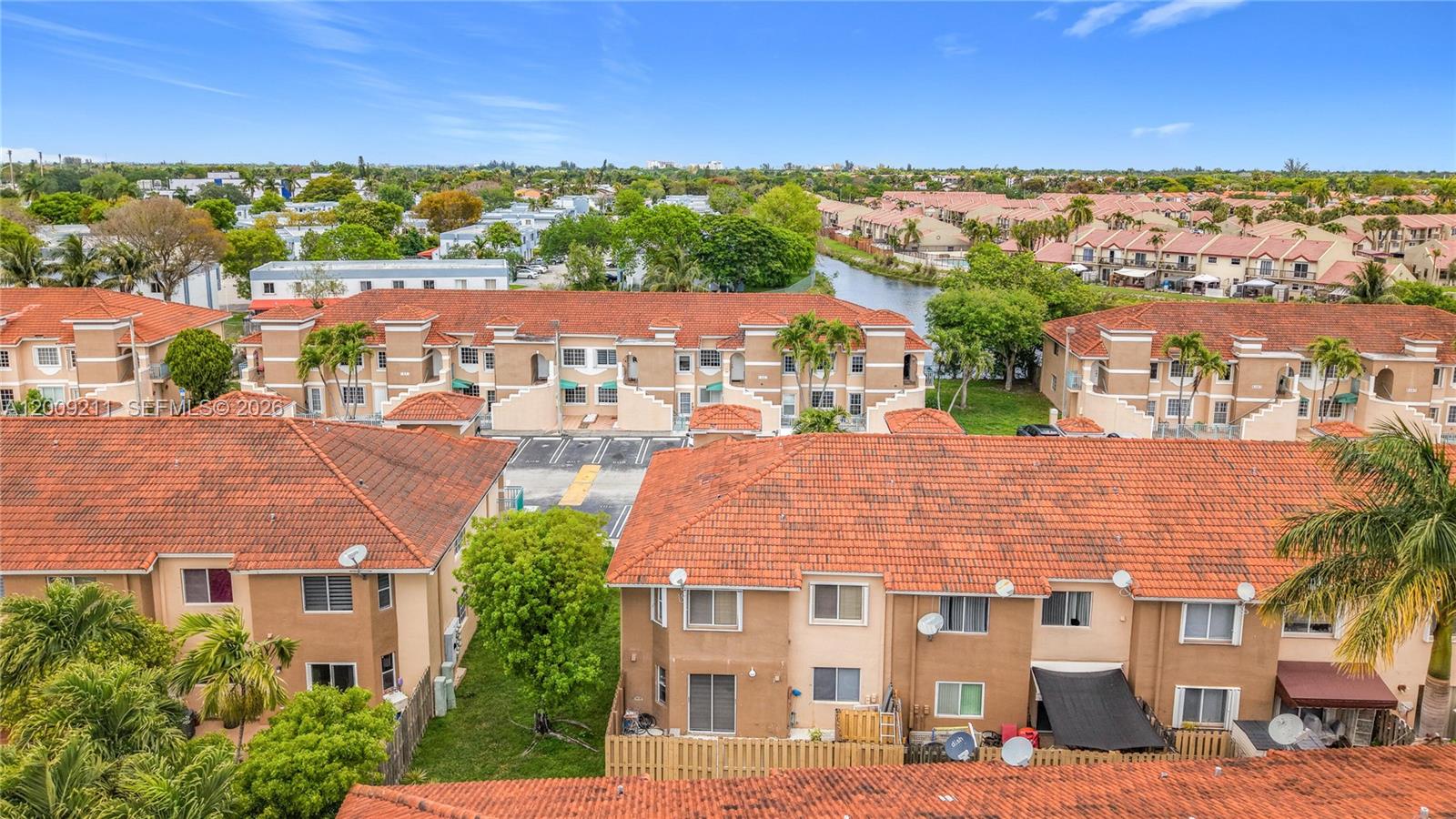 LAGO LINDO TOWNVILLAS CON - Residential