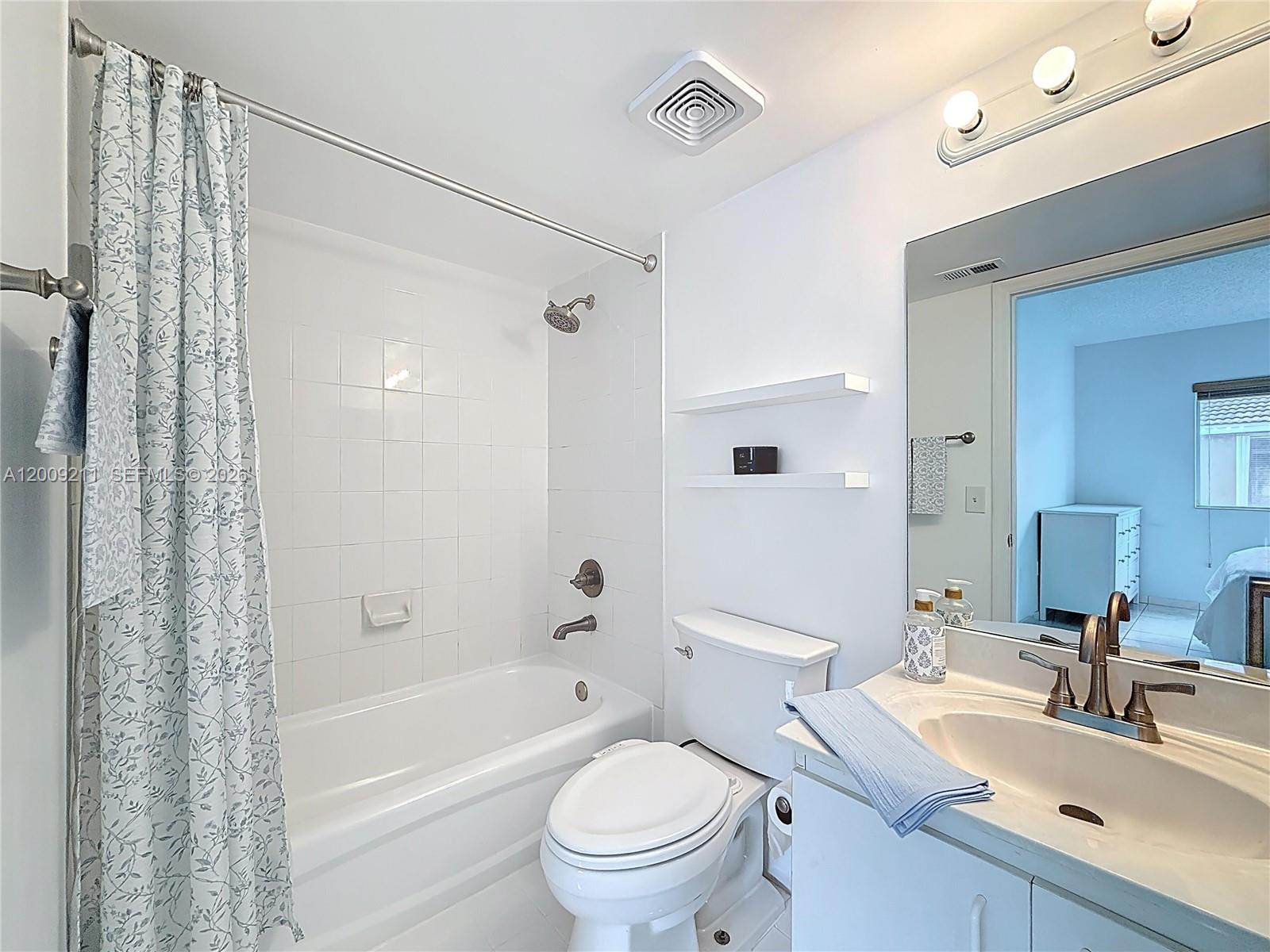 LAGO LINDO TOWNVILLAS CON - Residential