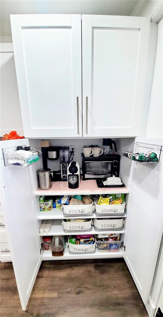 KEY BISCAYNE VI CONDO - Residential