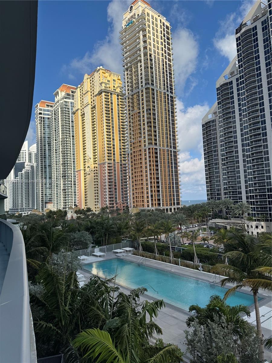 17550 Collins Ave 601