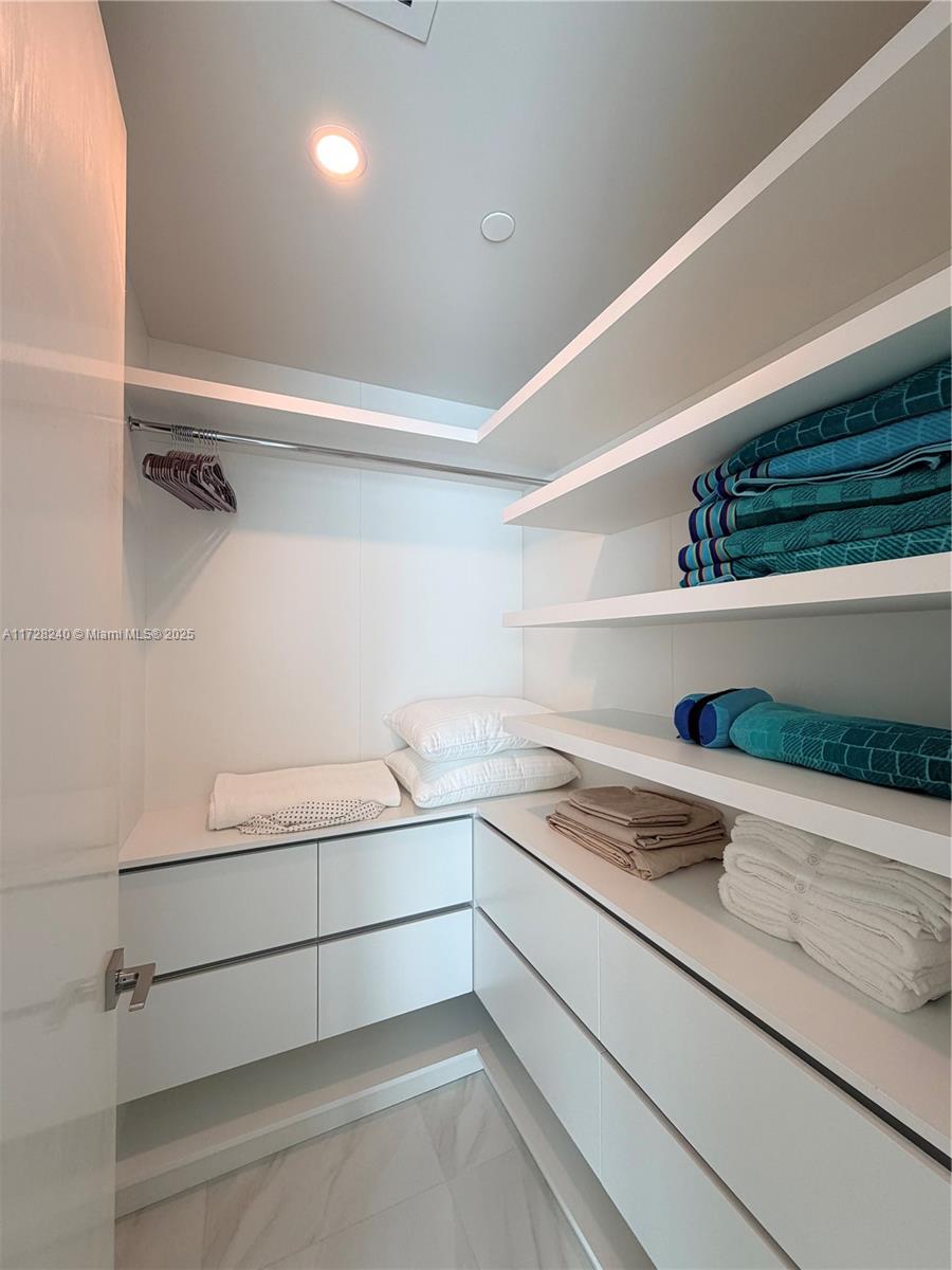 AURORA CONDO - Residential Lease