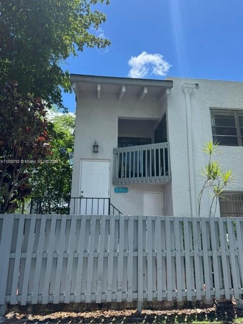 Freshly painted 3 Bed 2 Bath Corner unit at La Arboleda Village. This unit is located in the second floor, 2 assigned parking. Centrally located, by 107 Ave and Fontainebleau, within blocks from expressway and International Mall.