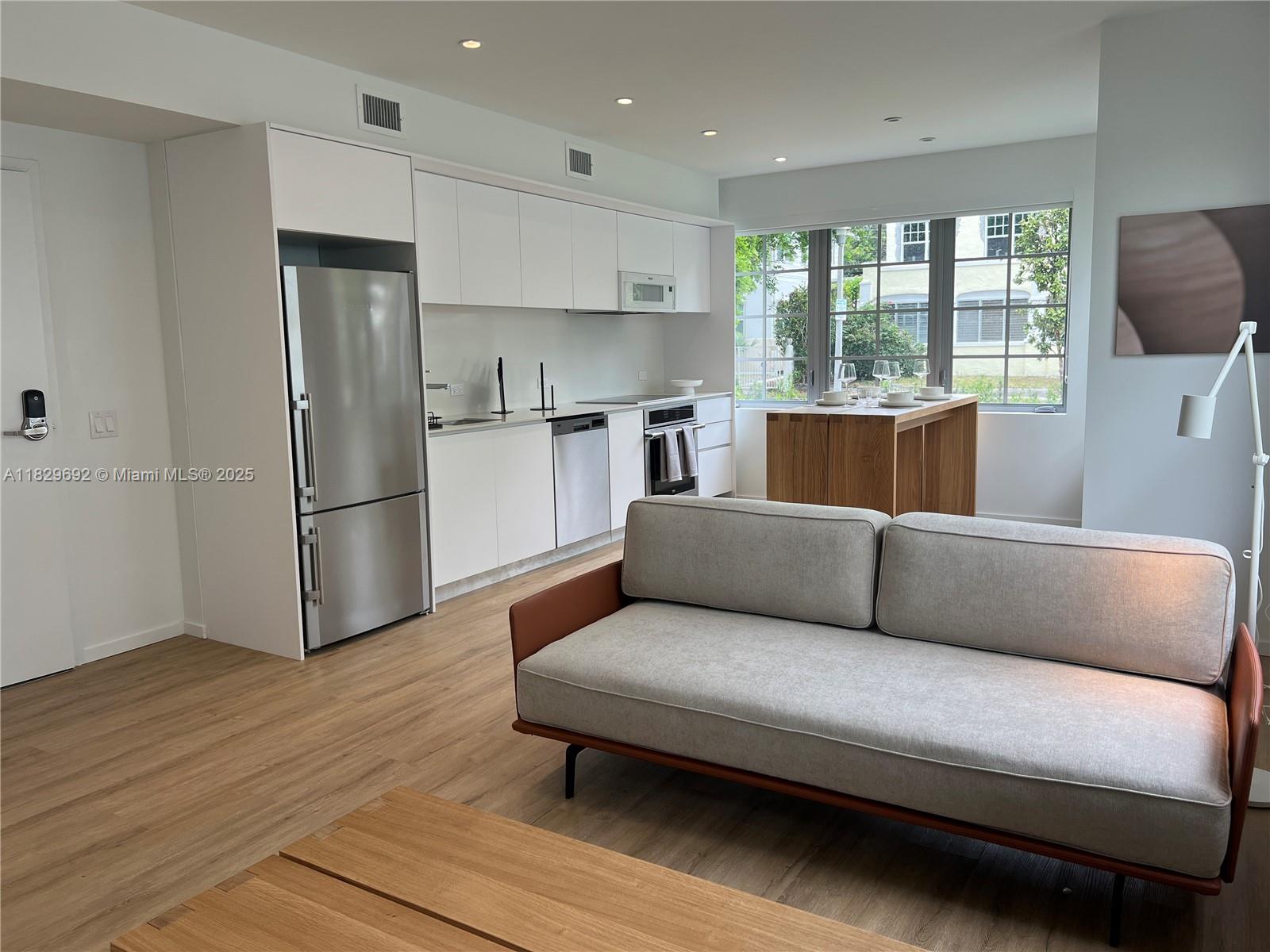 128 NE 46th St 3