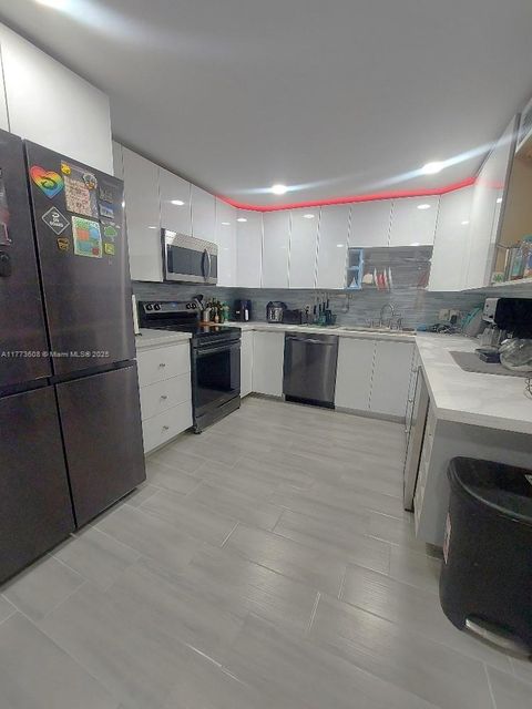 Photo of Weston, FL 33326 (MLS # A11773608) Photo of Weston, FL 33326 (MLS # A11773608)
