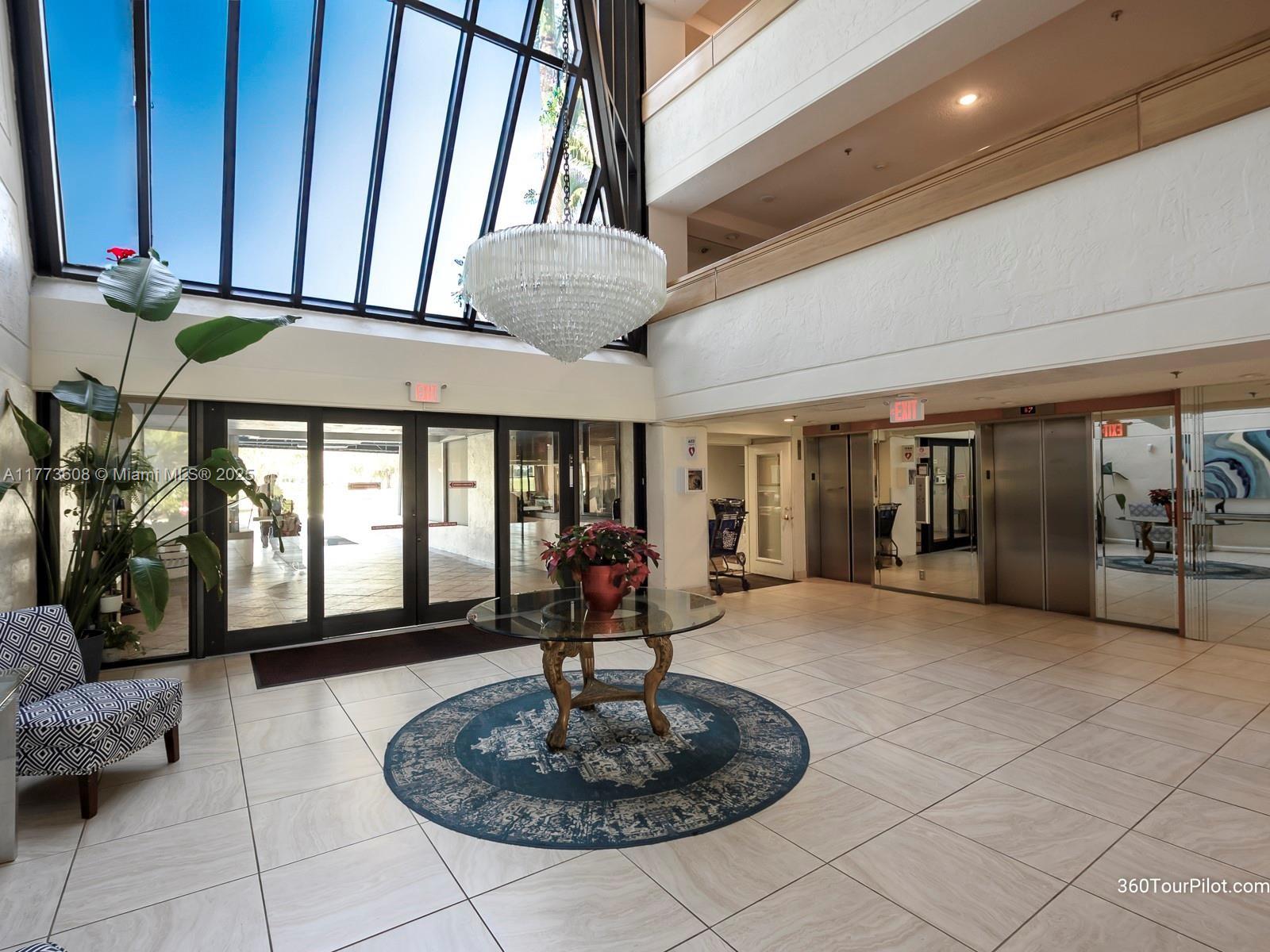 COUNTRY CLUB APTS AT - Residential