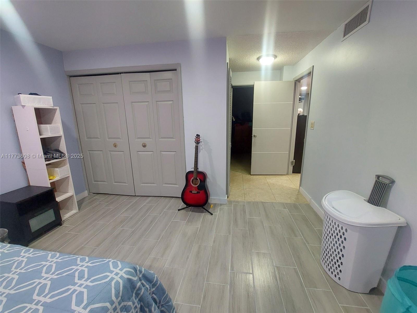 COUNTRY CLUB APTS AT - Residential