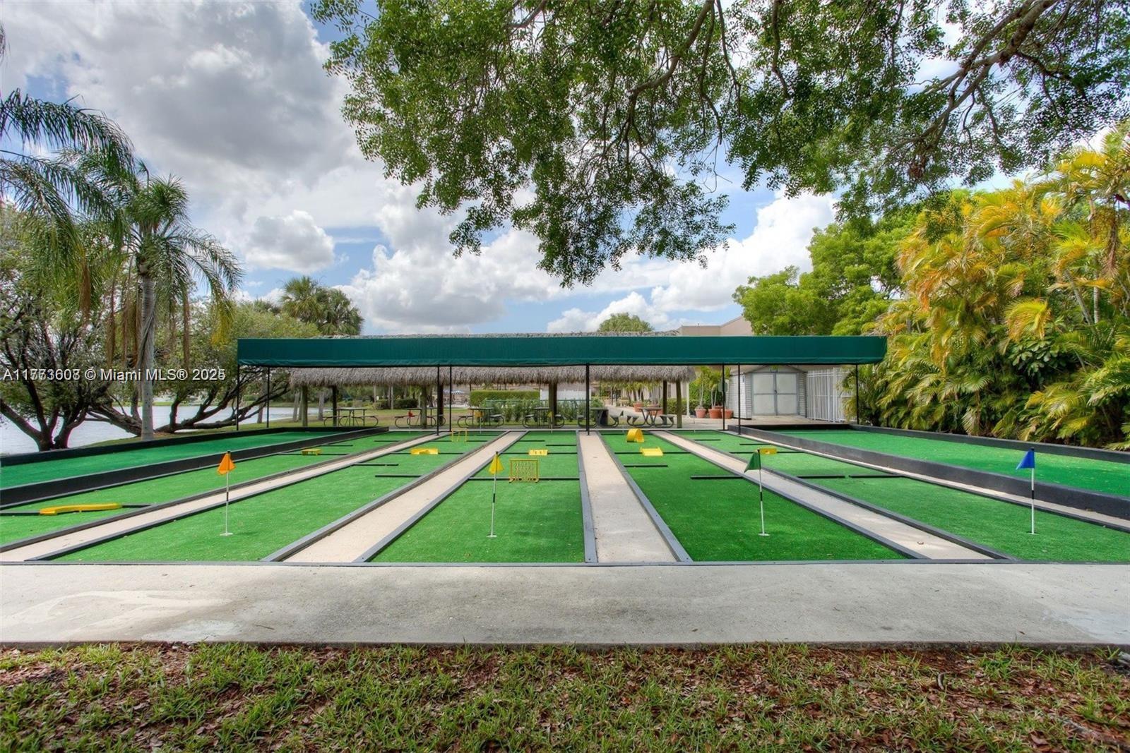 COUNTRY CLUB APTS AT - Residential