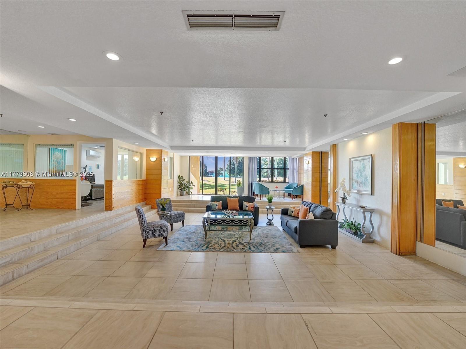 COUNTRY CLUB APTS AT - Residential