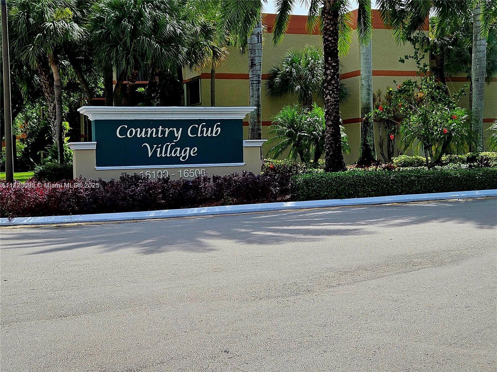 COUNTRY CLUB APTS AT - Residential