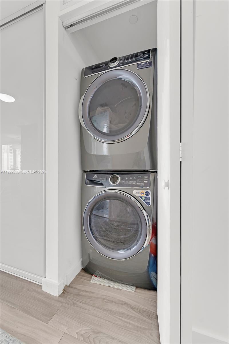 ICON BAY CONDO - Residential Lease