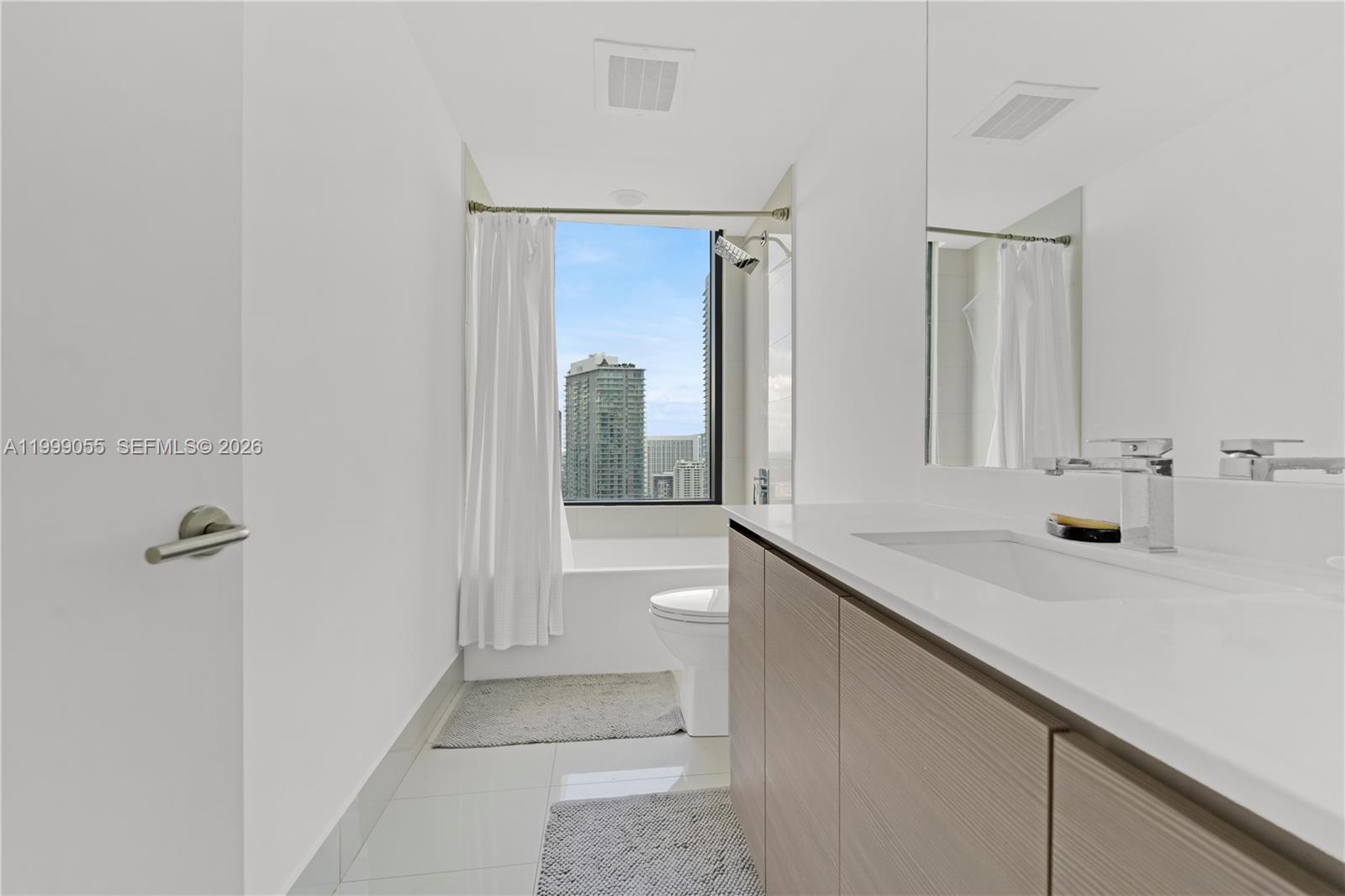 ICON BAY CONDO - Residential Lease