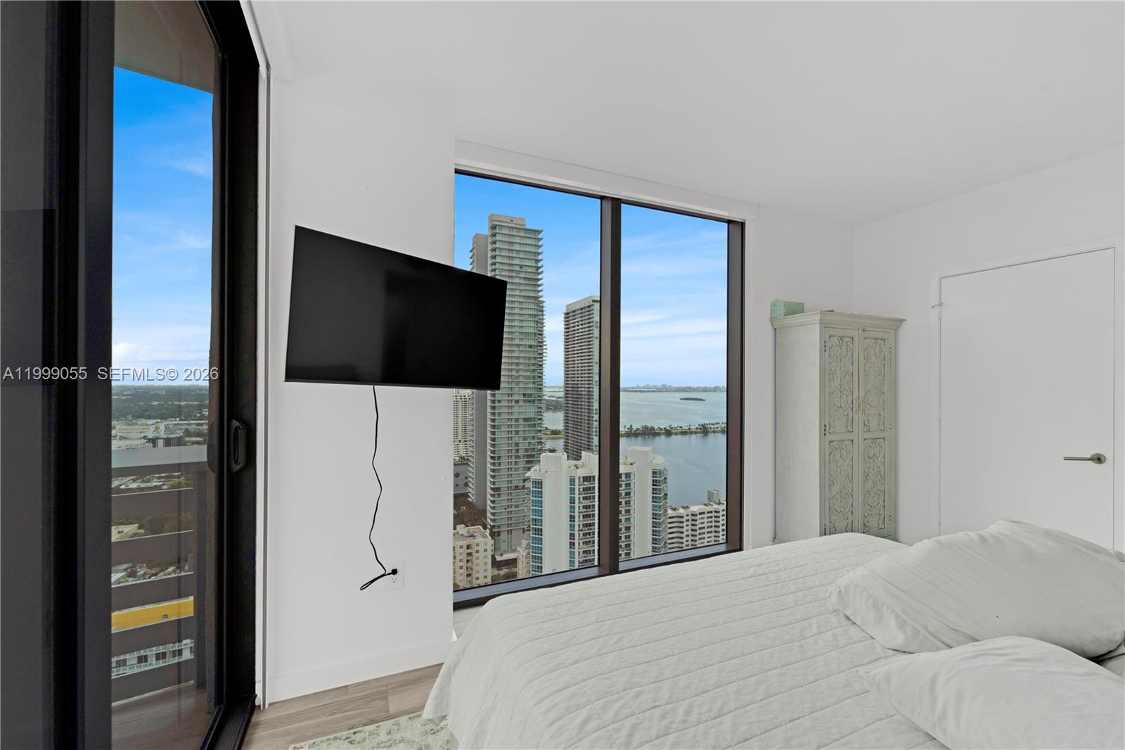 ICON BAY CONDO - Residential Lease