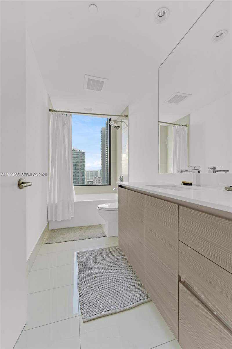 ICON BAY CONDO - Residential Lease