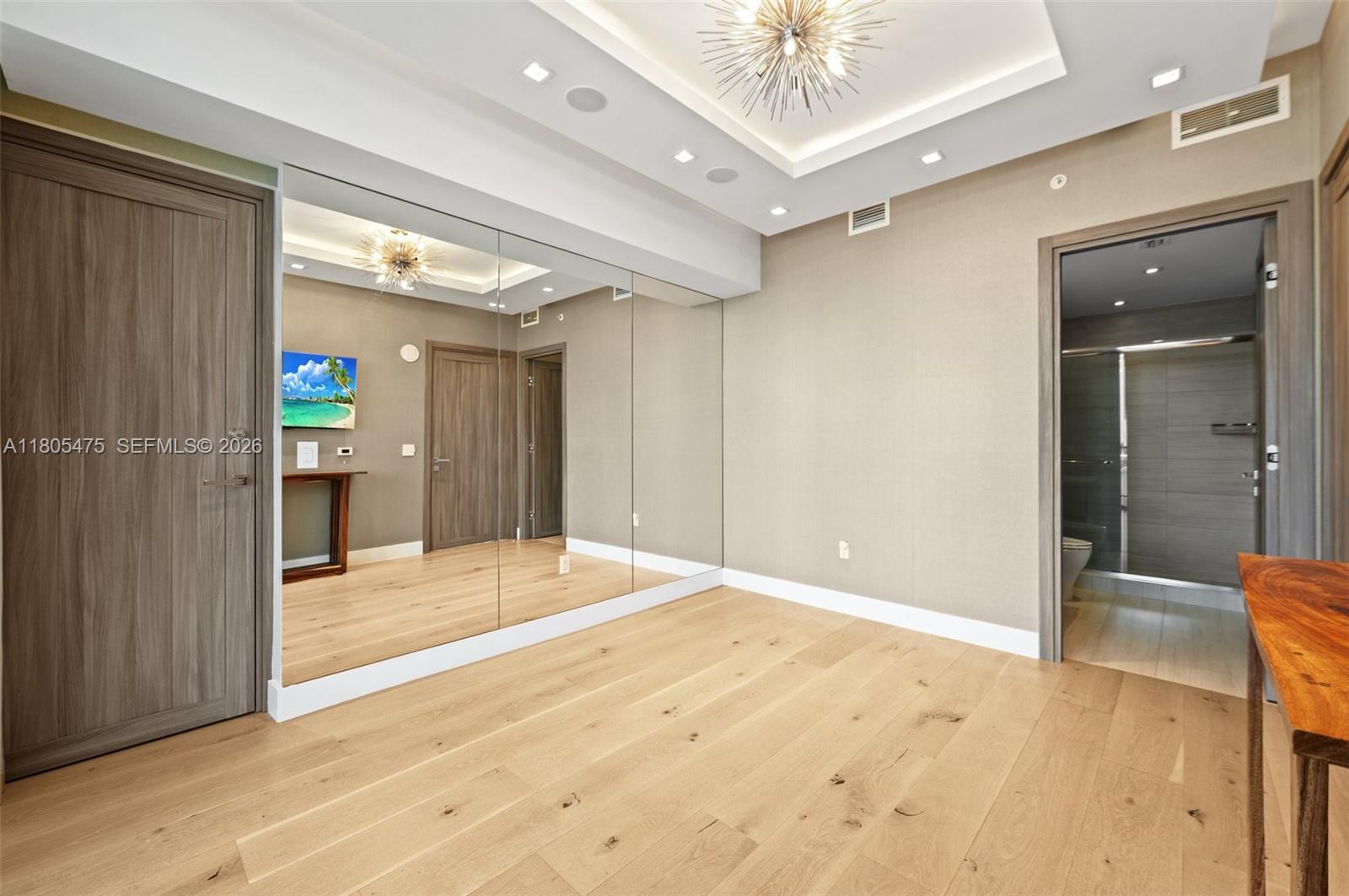 PRIVE CONDO - Residential