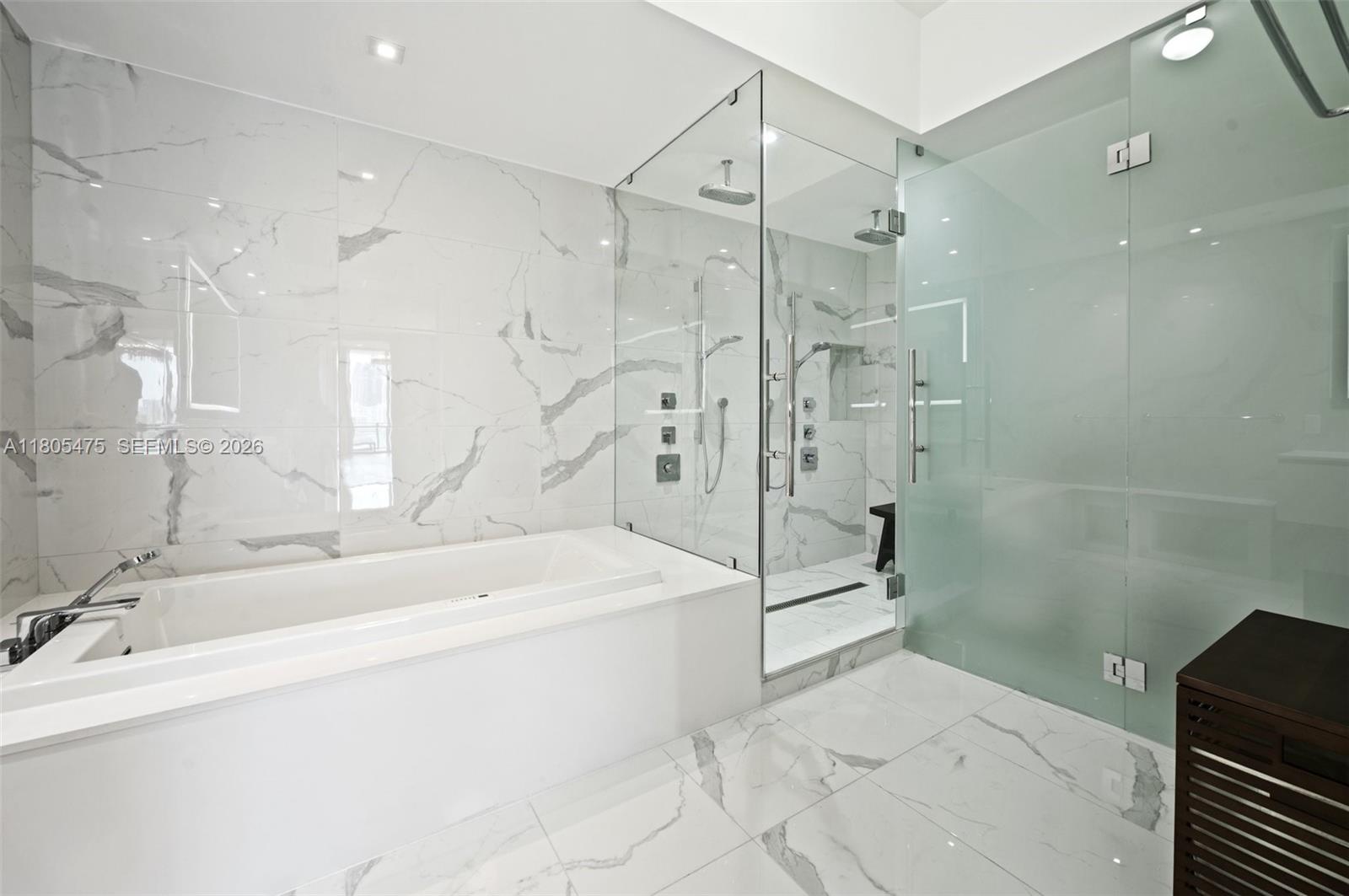 PRIVE CONDO - Residential