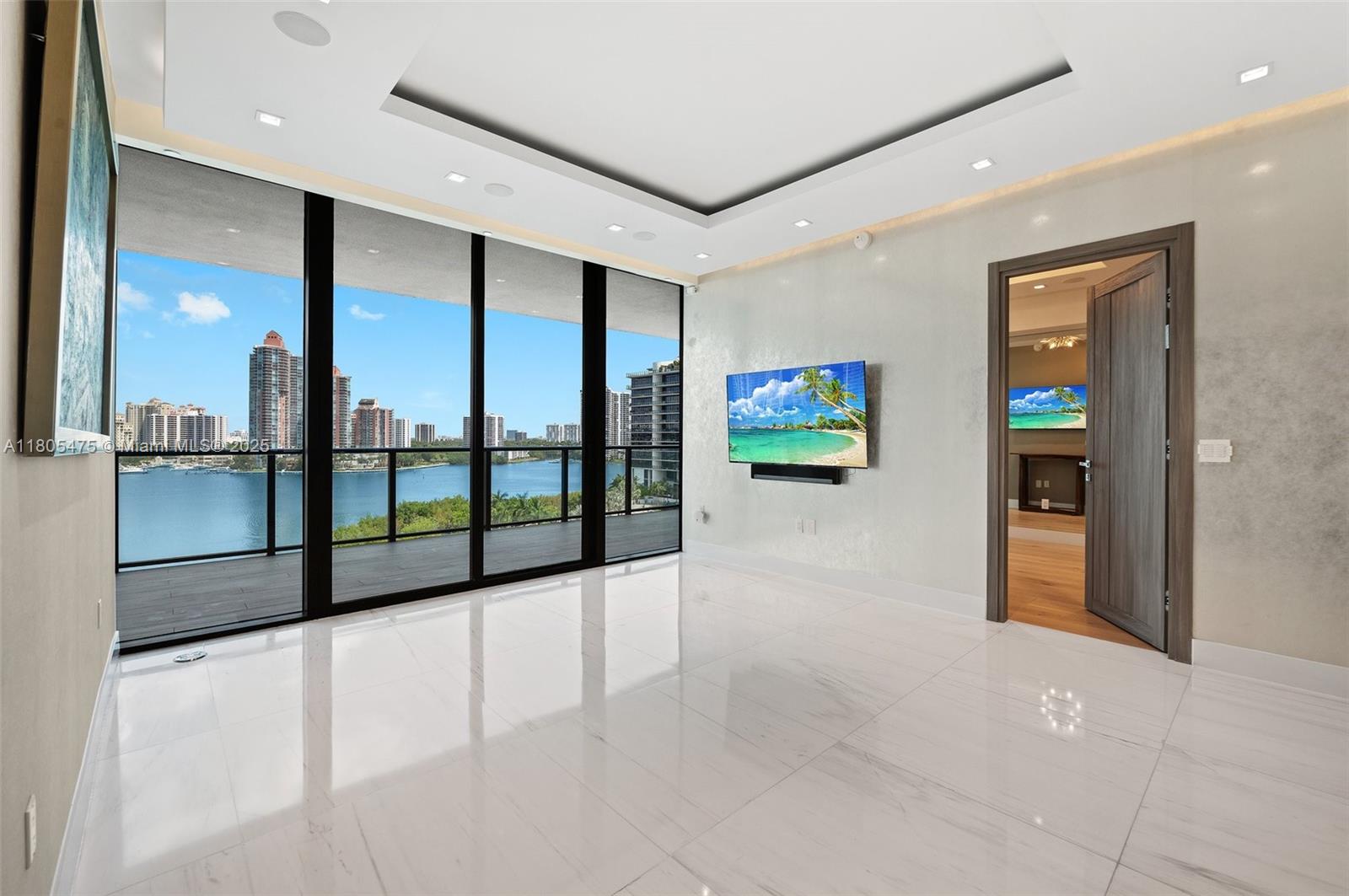 PRIVE CONDO - Residential