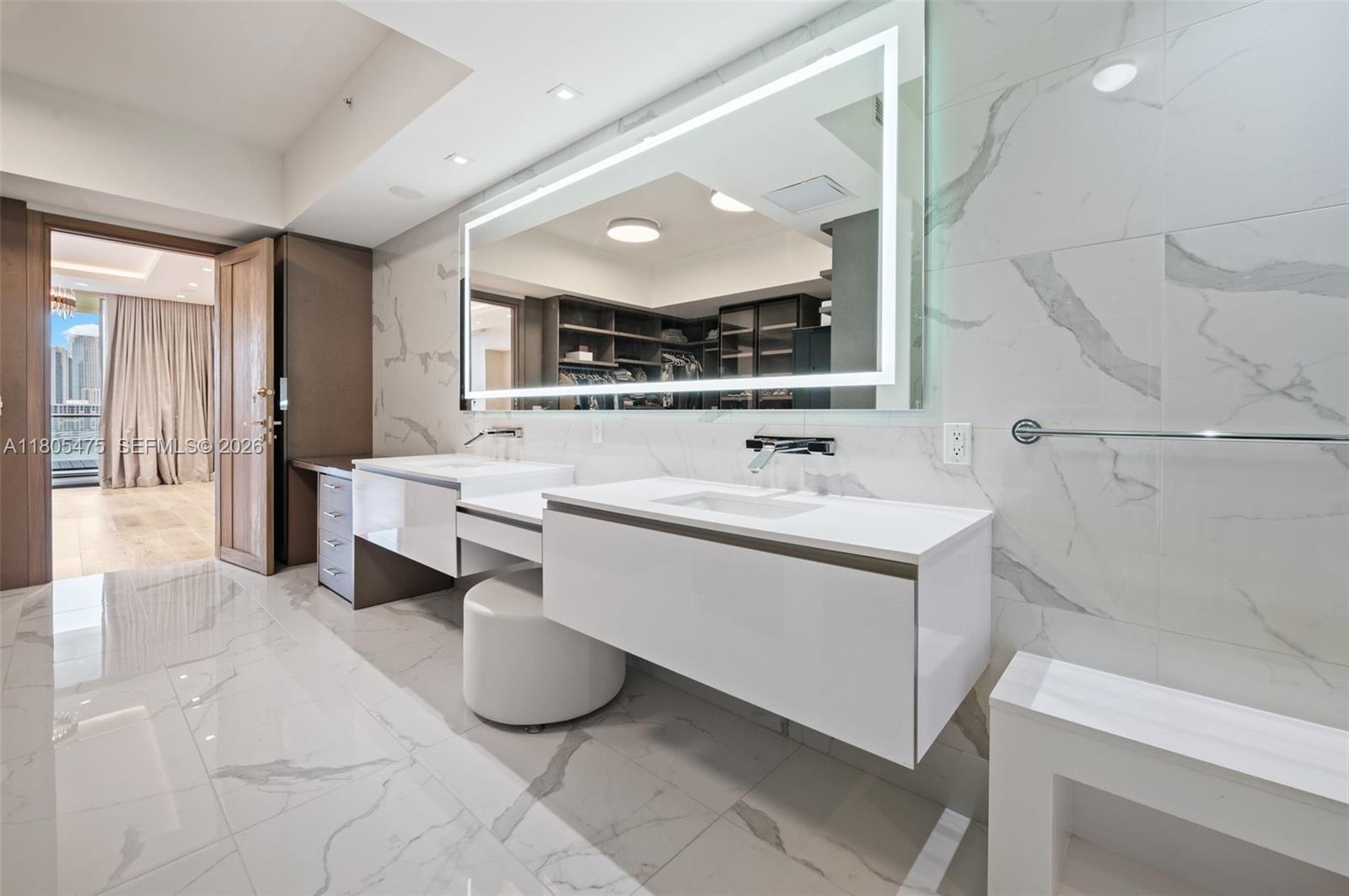 PRIVE CONDO - Residential