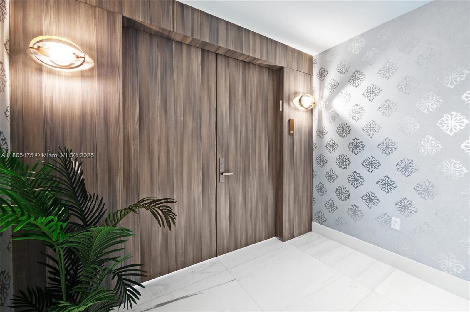 PRIVE CONDO - Residential
