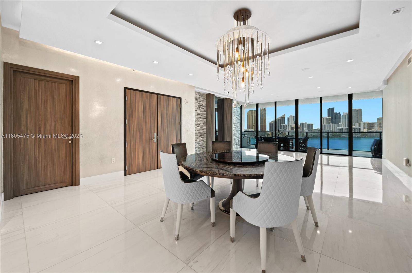 PRIVE CONDO - Residential