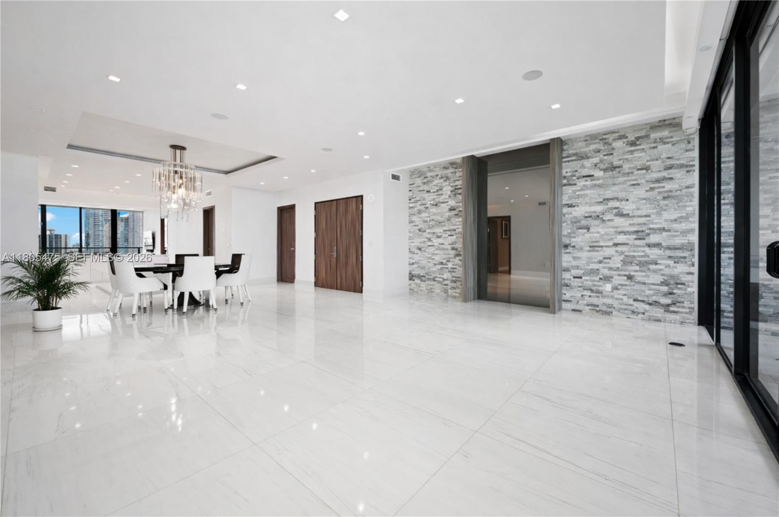 PRIVE CONDO - Residential