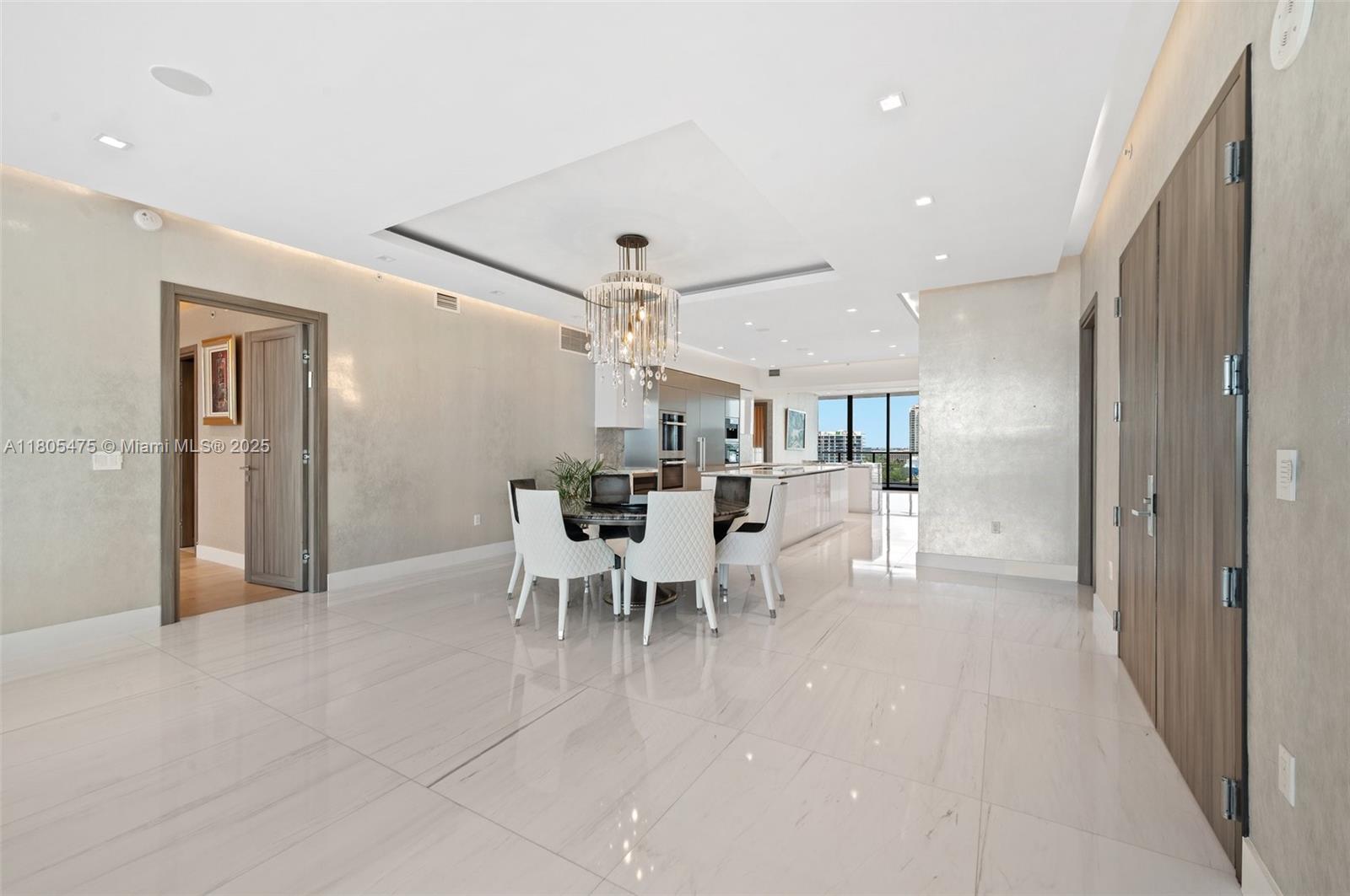 PRIVE CONDO - Residential