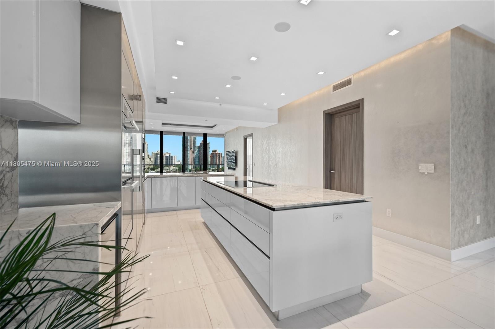 PRIVE CONDO - Residential