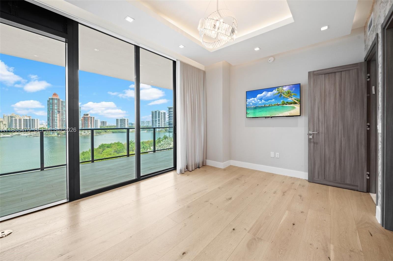 PRIVE CONDO - Residential