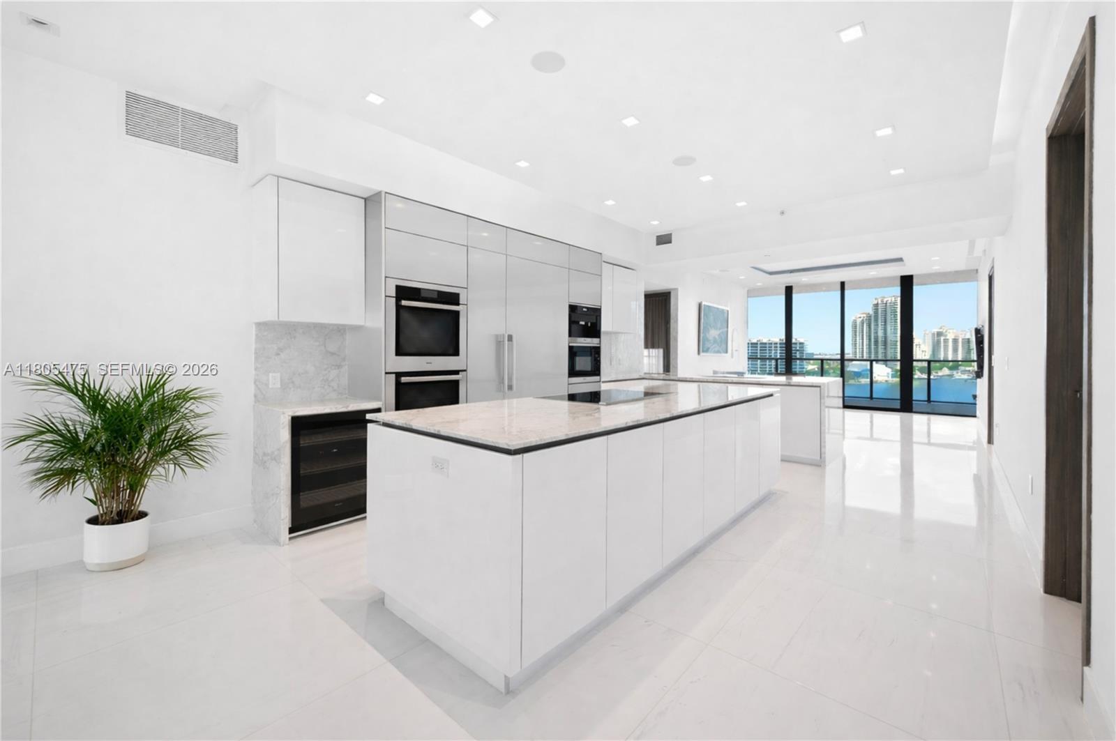 PRIVE CONDO - Residential