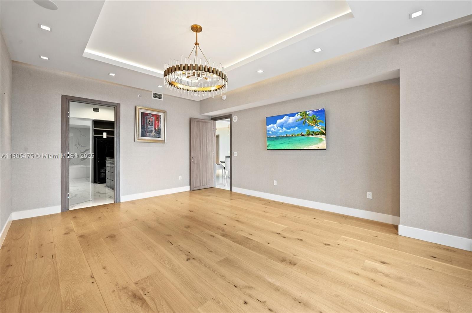 PRIVE CONDO - Residential