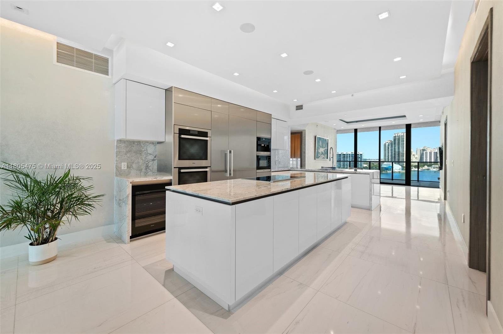 PRIVE CONDO - Residential