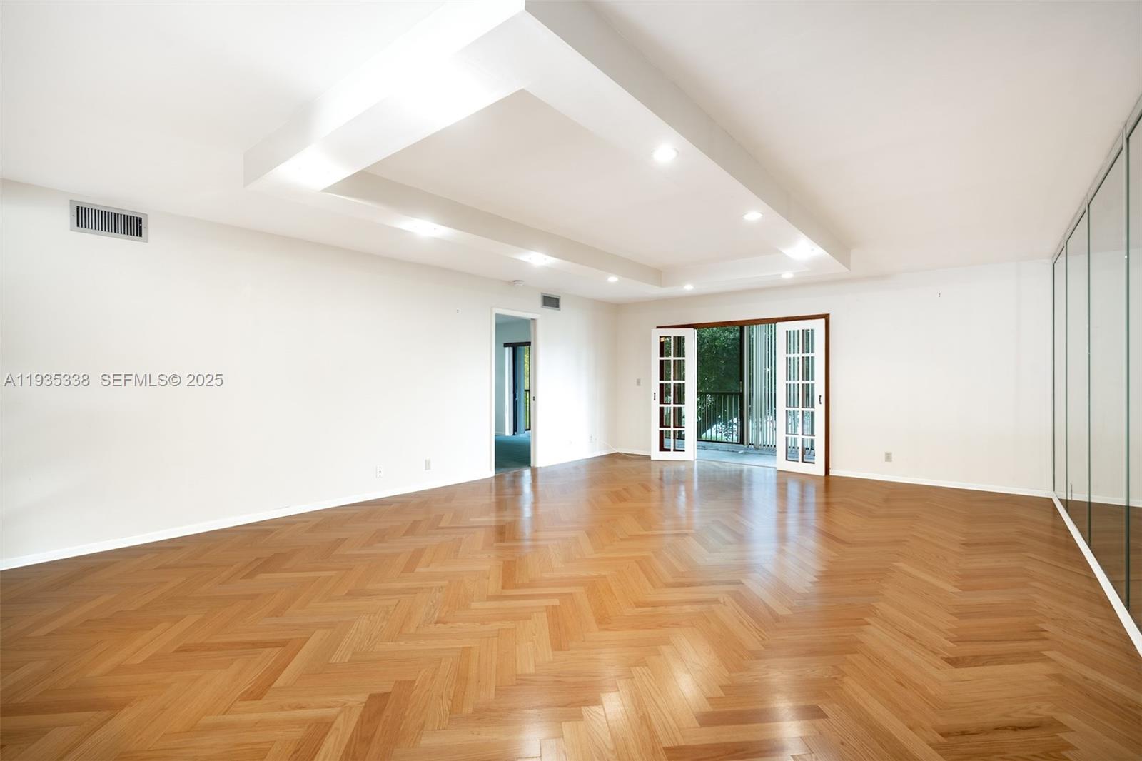 HOLLYBROOK GOLF AND TENNIS - Residential