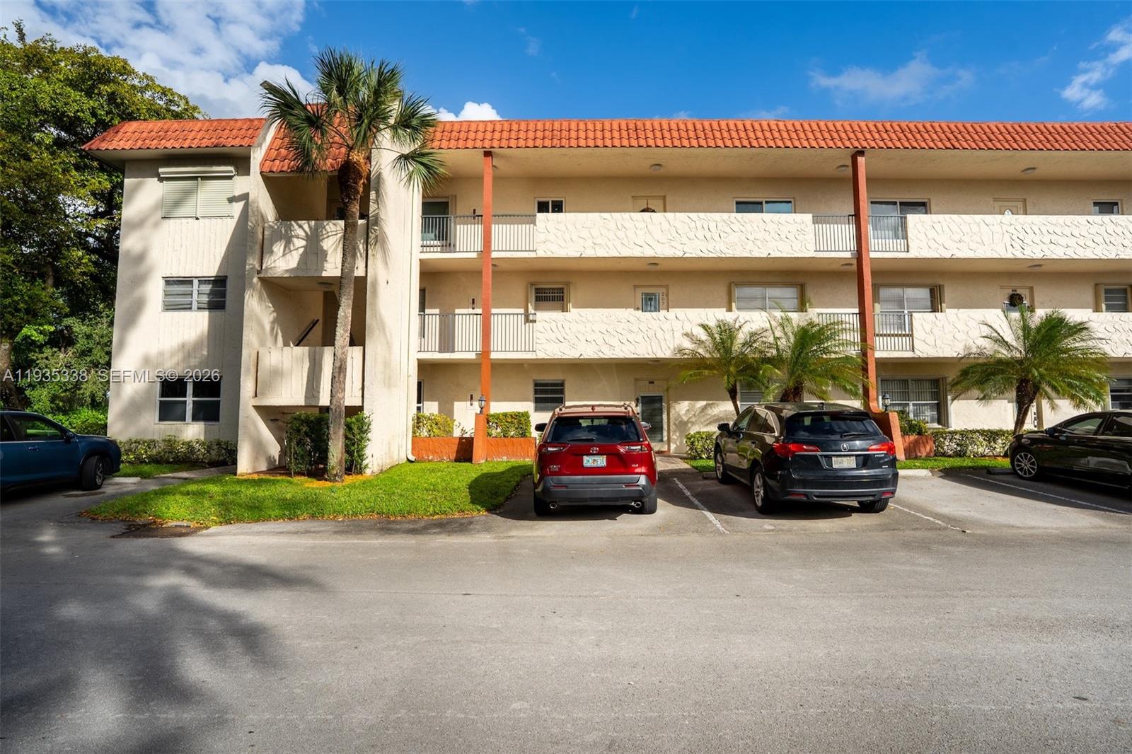 HOLLYBROOK GOLF AND TENNIS - Residential
