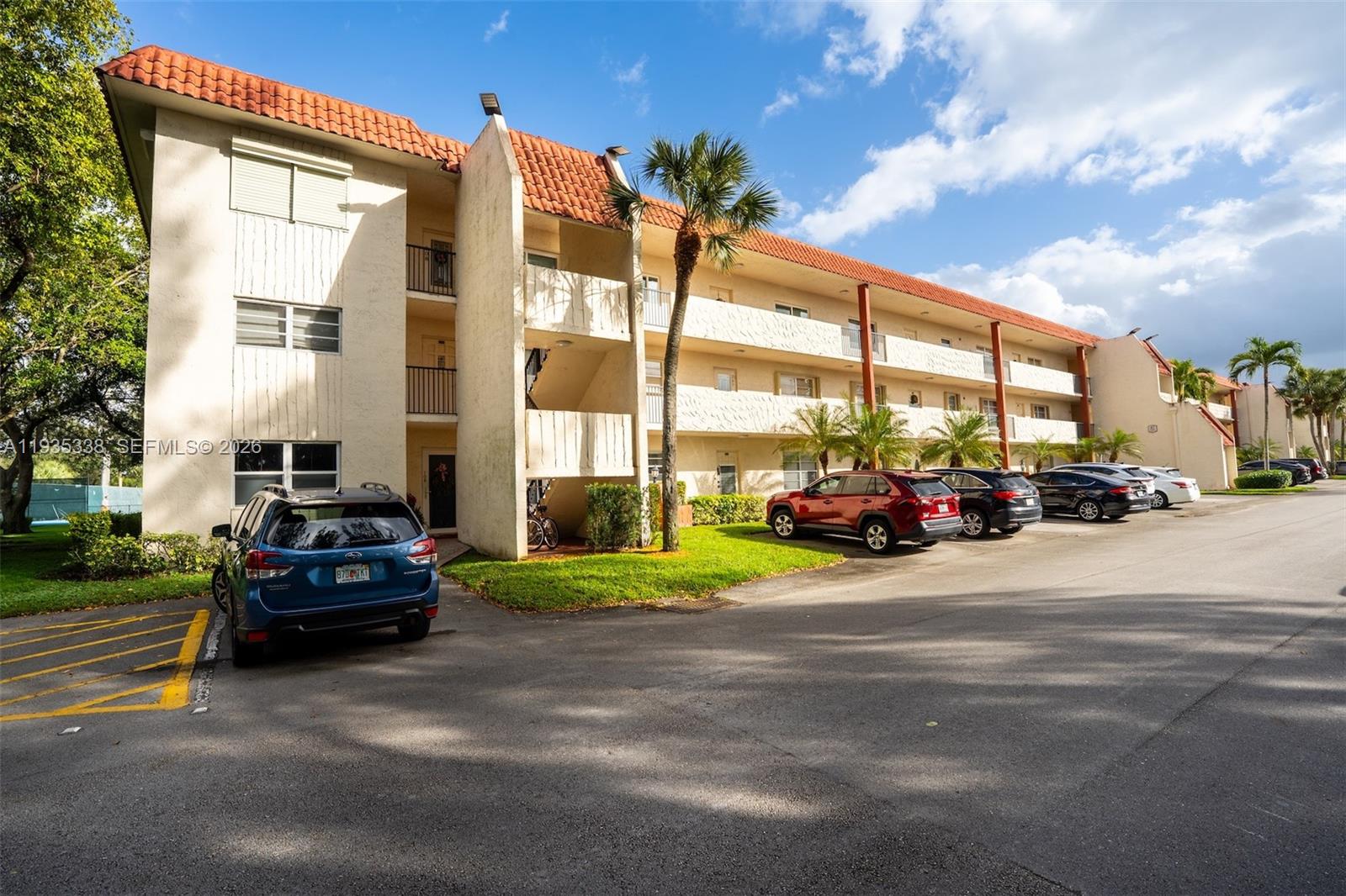 HOLLYBROOK GOLF AND TENNIS - Residential