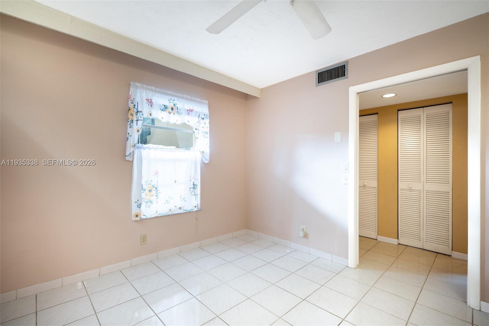 HOLLYBROOK GOLF AND TENNIS - Residential