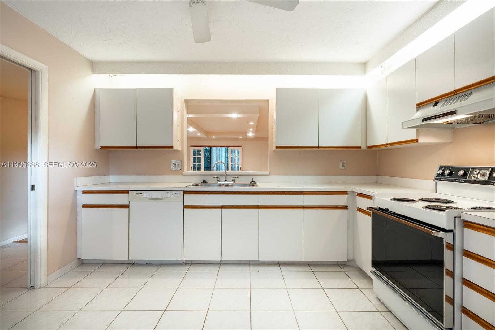 HOLLYBROOK GOLF AND TENNIS - Residential