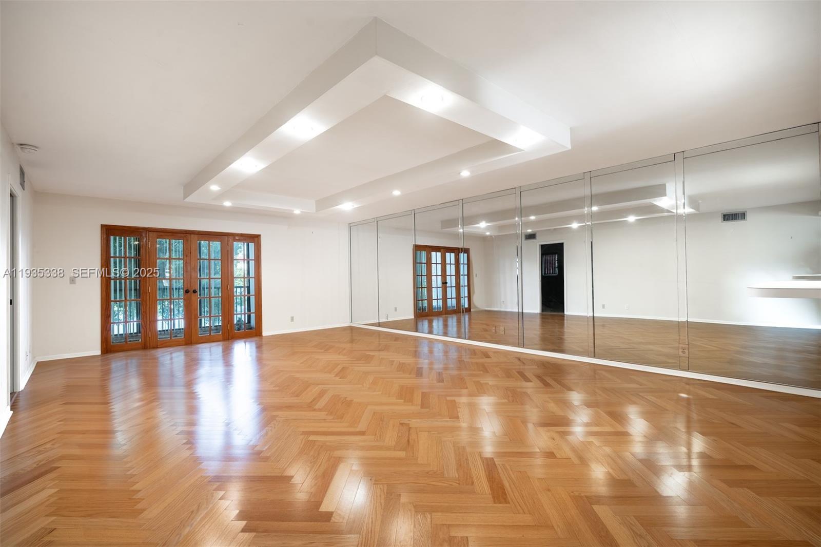 HOLLYBROOK GOLF AND TENNIS - Residential