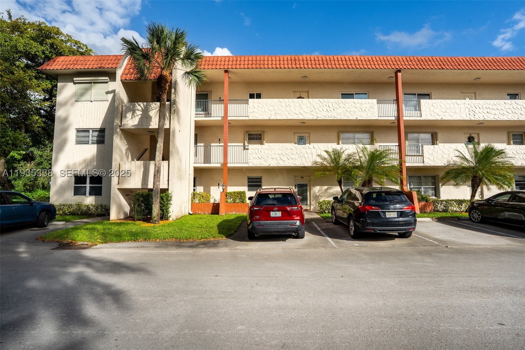 150 S Hollybrook Ter