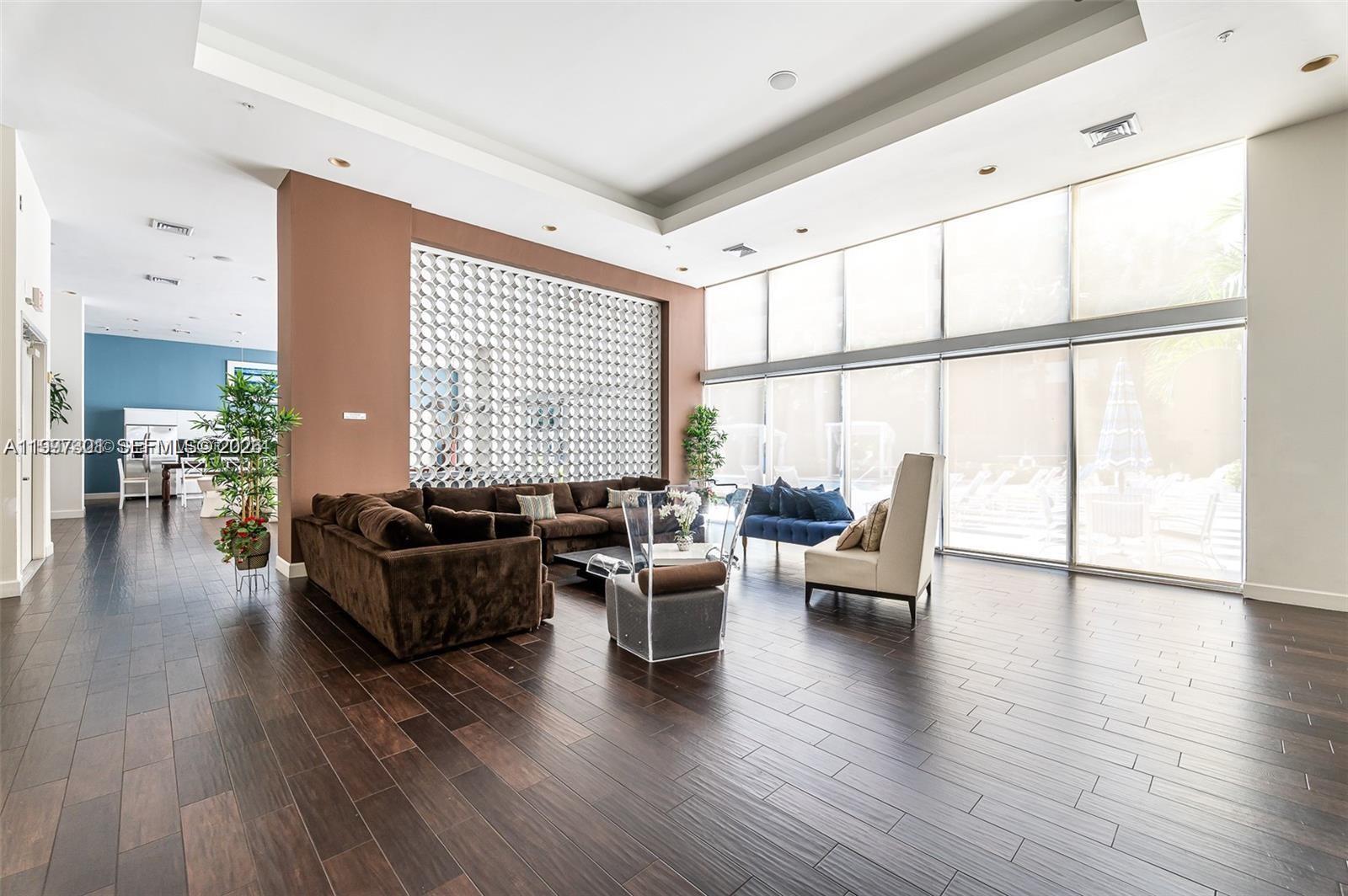 VENTURE AT AVENTURA WEST - Residential Lease