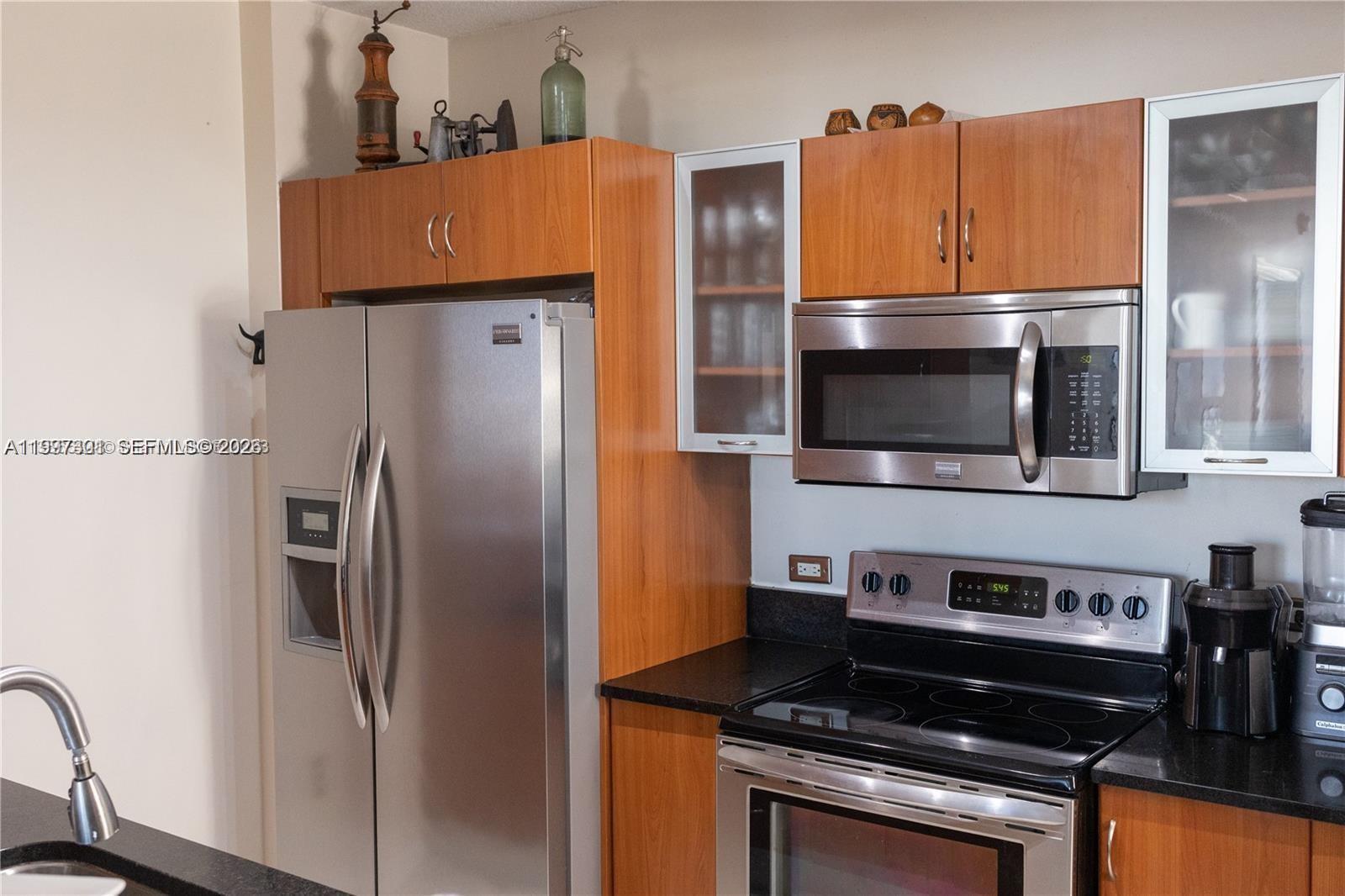 VENTURE AT AVENTURA WEST - Residential Lease