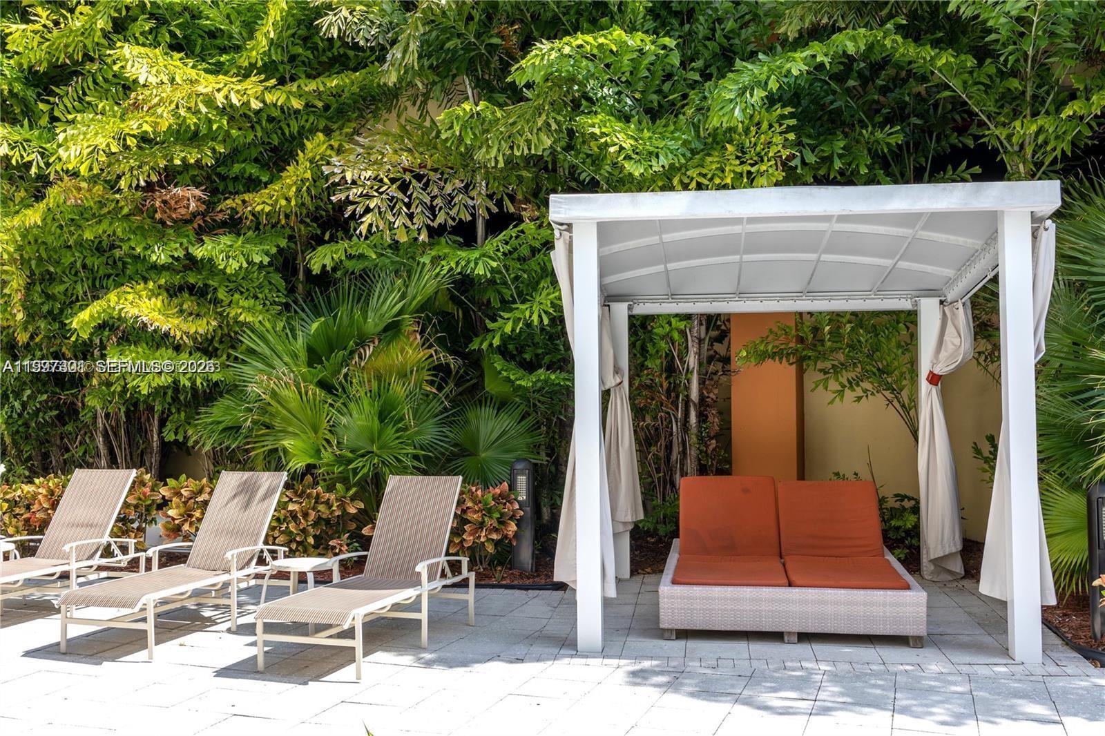 VENTURE AT AVENTURA WEST - Residential Lease