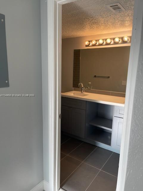 WINDWARD LAKES CONDO - Residential Lease