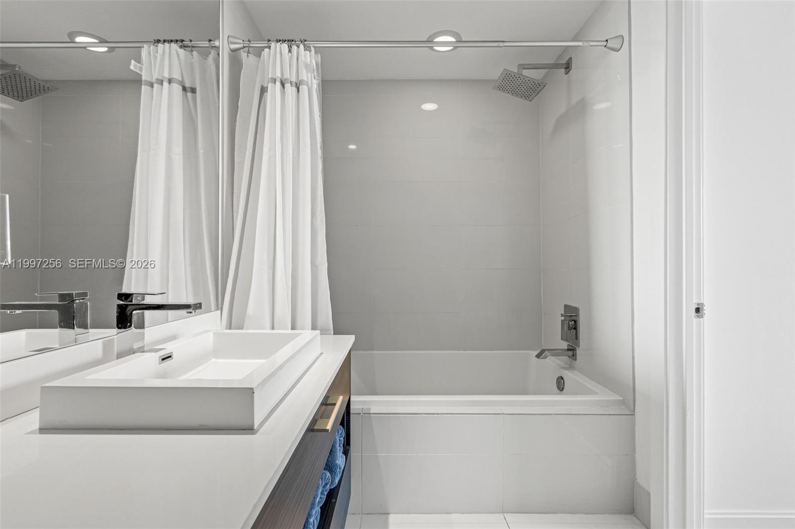 BRICKELL HEIGHTS EAST CON - Residential Lease