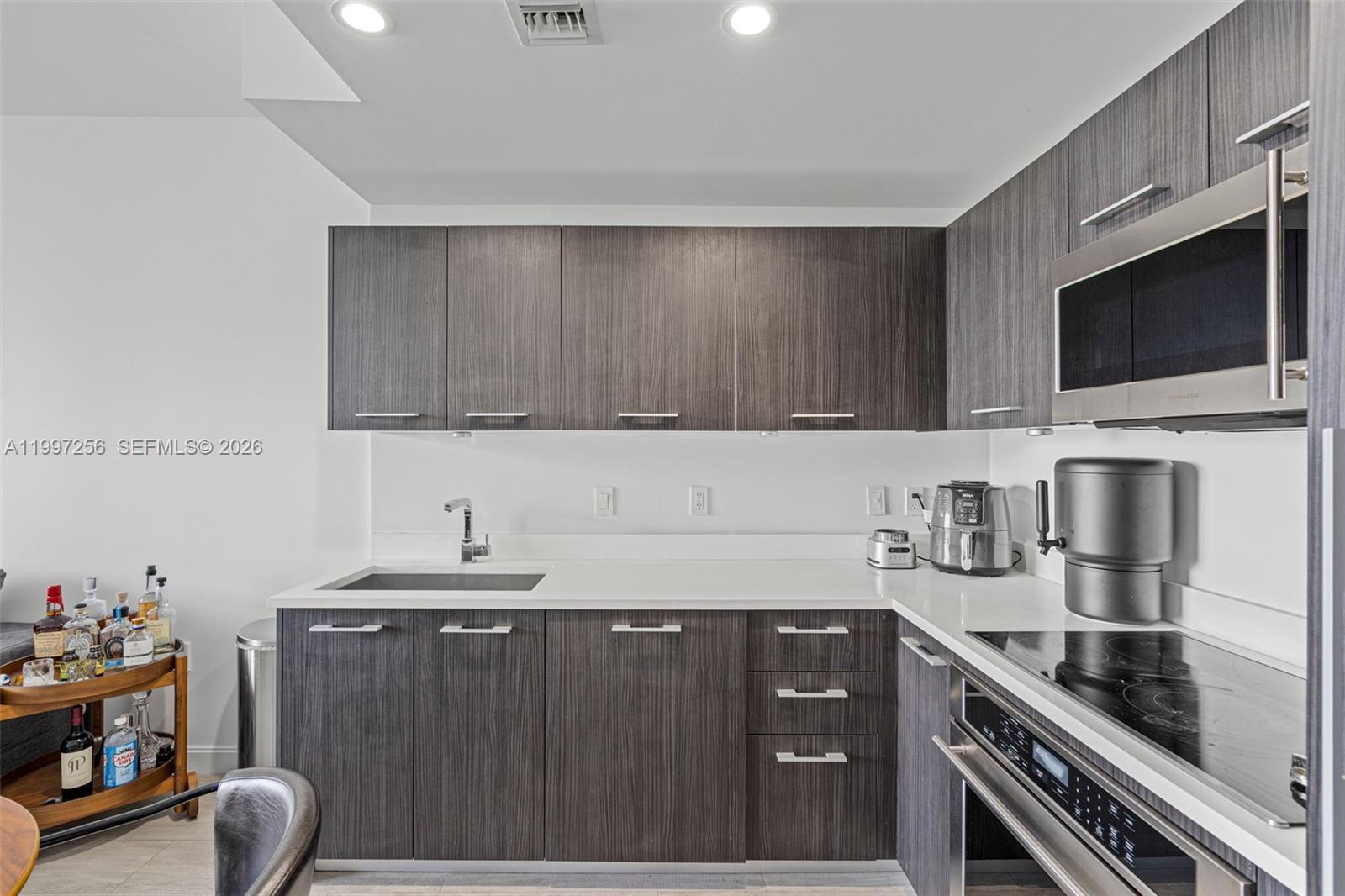 BRICKELL HEIGHTS EAST CON - Residential Lease