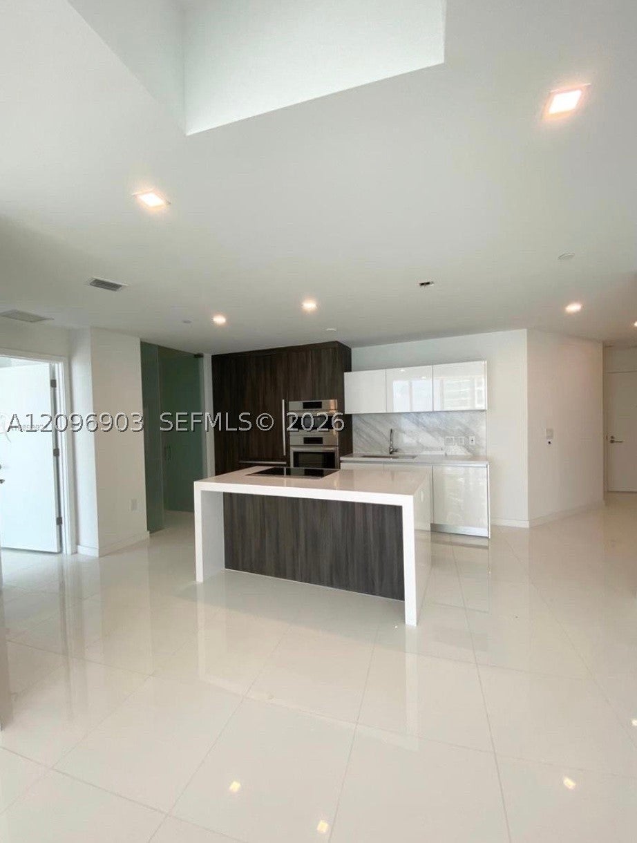 851 NE 1st Ave 3609