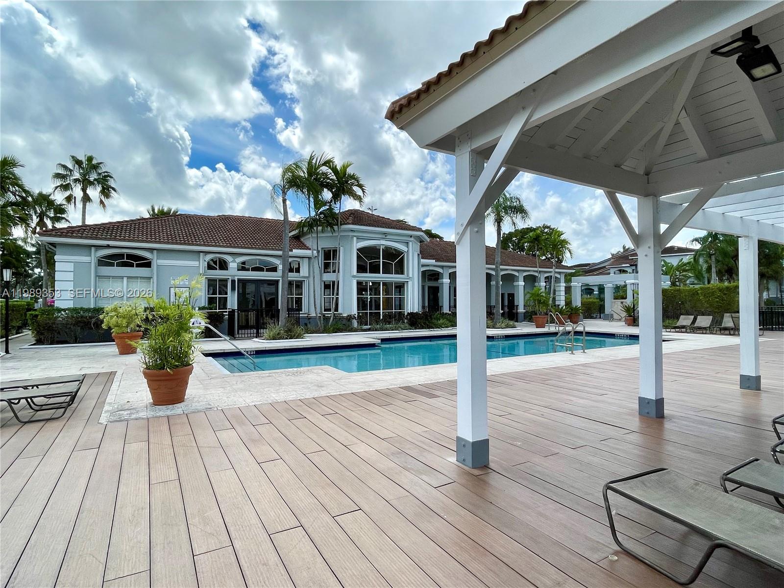 LA VIA CONDO - Residential