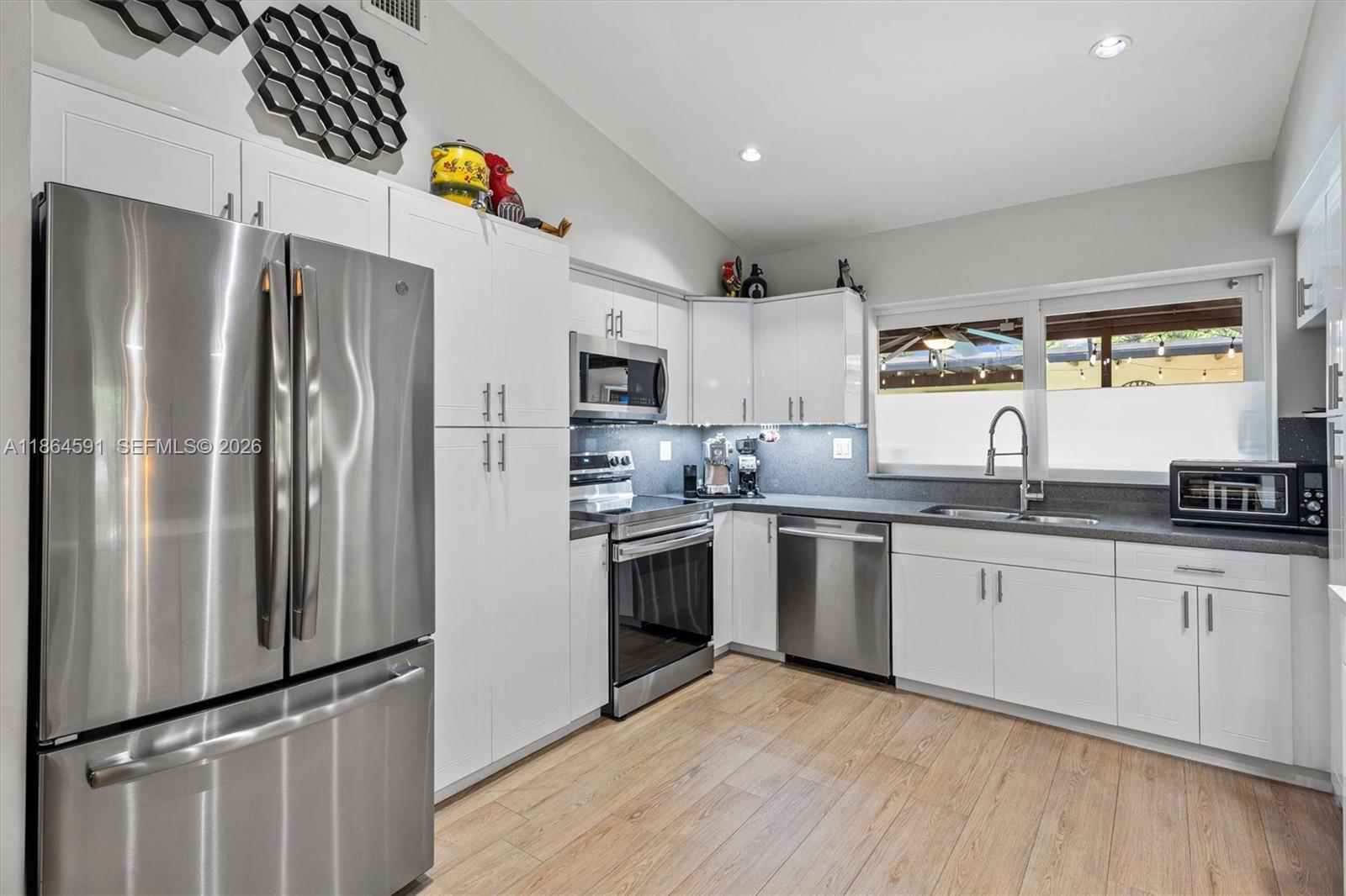 HERMAN HILLS - Residential